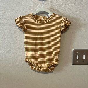 Kate Quinn Ruffle Sleeve